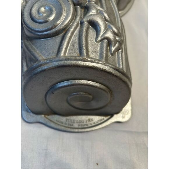 Nordic Ware Yule log pan mold 9 cups. - Picture 3 of 7